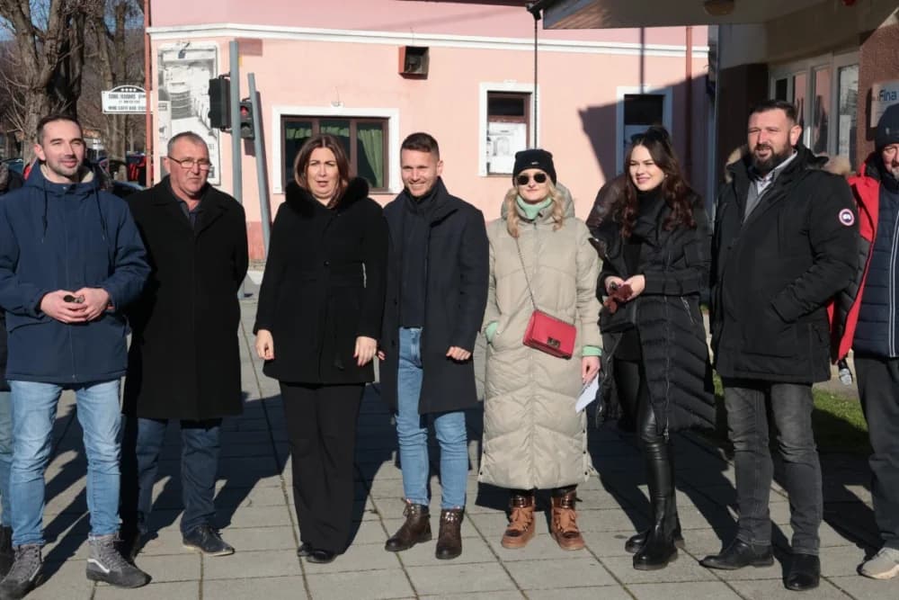 Na Trgu graševine u Kutjevu uz prigodan program orezani prvi trsovi loze i zapaljena vincelovska vatra