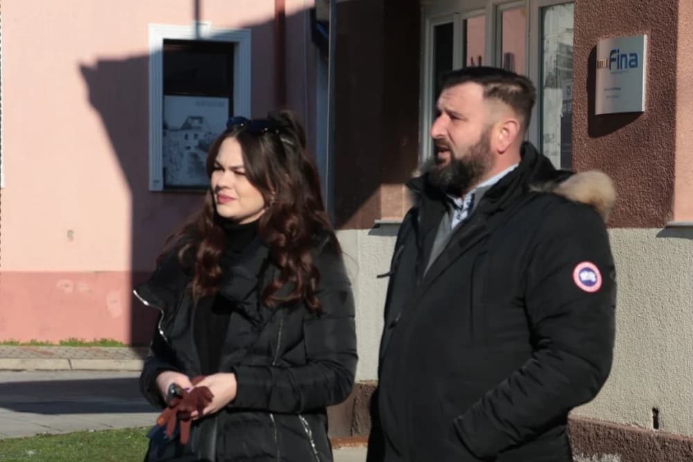 Na Trgu graševine u Kutjevu uz prigodan program orezani prvi trsovi loze i zapaljena vincelovska vatra