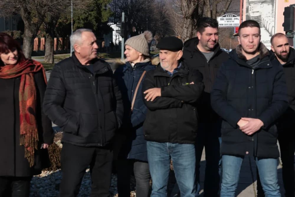 Na Trgu graševine u Kutjevu uz prigodan program orezani prvi trsovi loze i zapaljena vincelovska vatra