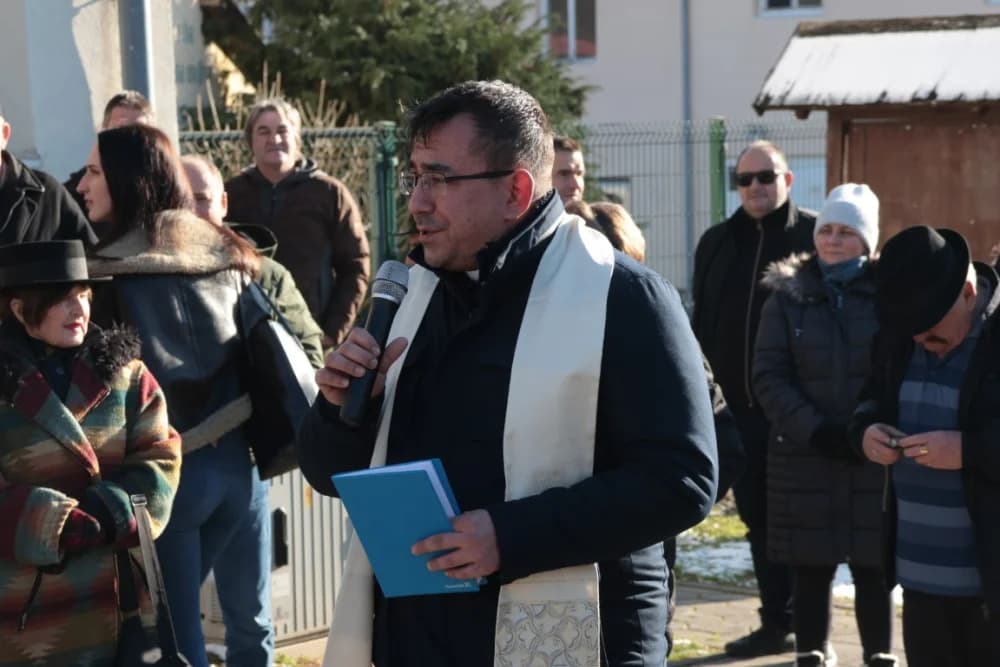 Na Trgu graševine u Kutjevu uz prigodan program orezani prvi trsovi loze i zapaljena vincelovska vatra