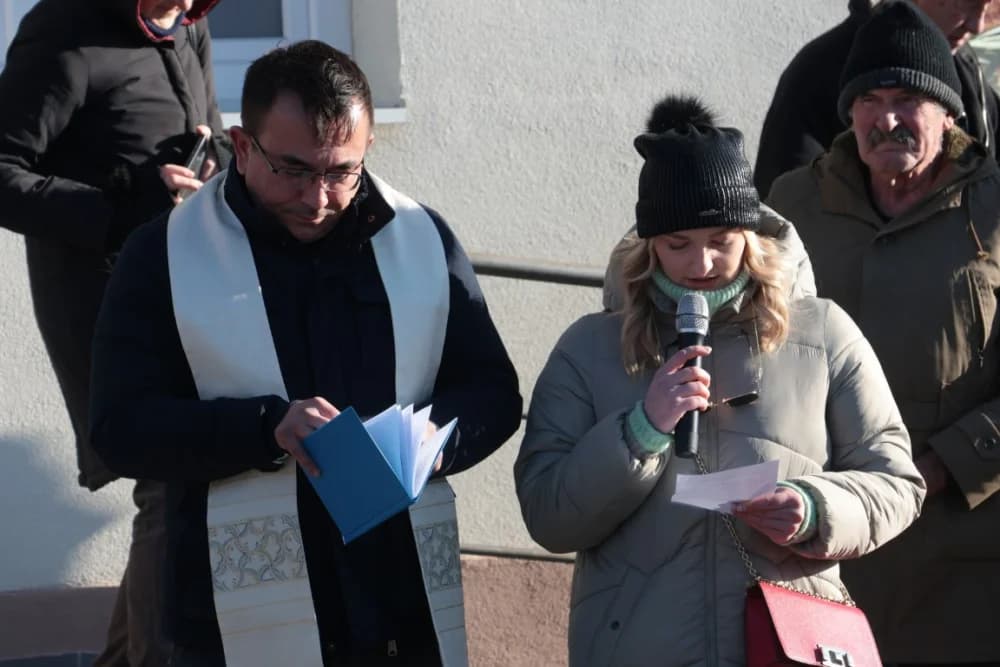 Na Trgu graševine u Kutjevu uz prigodan program orezani prvi trsovi loze i zapaljena vincelovska vatra