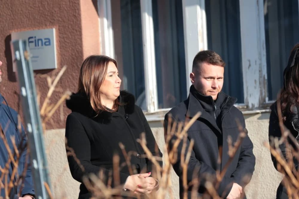 Na Trgu graševine u Kutjevu uz prigodan program orezani prvi trsovi loze i zapaljena vincelovska vatra
