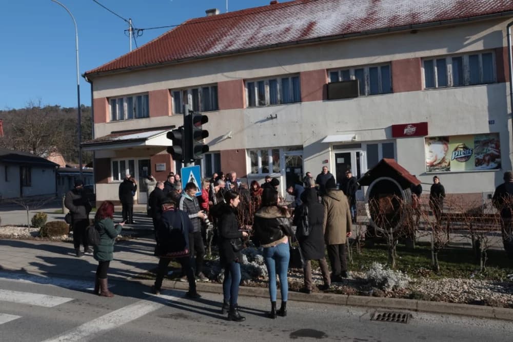 Na Trgu graševine u Kutjevu uz prigodan program orezani prvi trsovi loze i zapaljena vincelovska vatra