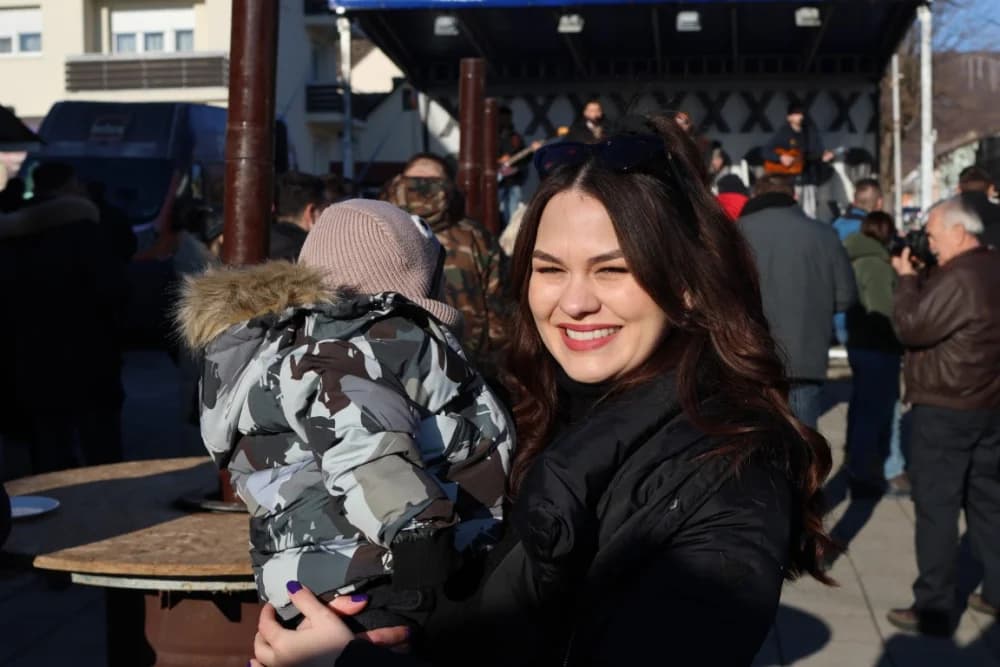 Na Trgu graševine u Kutjevu uz prigodan program orezani prvi trsovi loze i zapaljena vincelovska vatra
