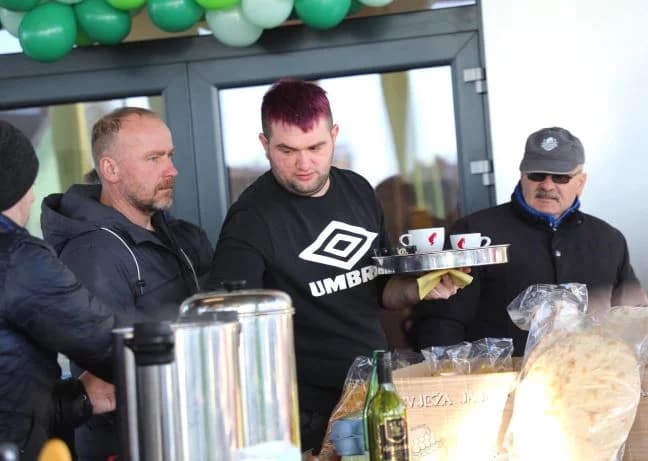 TREĆA GODIŠNJICA GRADSKE TRŽNICE U PLETERNICI: Za prodavače ruže, a rođendanska torta, čaj i kava za posjetitelje