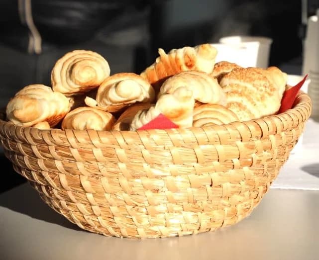 TREĆA GODIŠNJICA GRADSKE TRŽNICE U PLETERNICI: Za prodavače ruže, a rođendanska torta, čaj i kava za posjetitelje