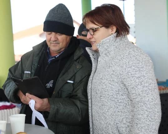 TREĆA GODIŠNJICA GRADSKE TRŽNICE U PLETERNICI: Za prodavače ruže, a rođendanska torta, čaj i kava za posjetitelje