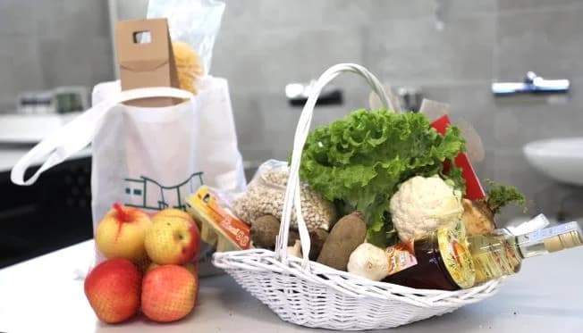 TREĆA GODIŠNJICA GRADSKE TRŽNICE U PLETERNICI: Za prodavače ruže, a rođendanska torta, čaj i kava za posjetitelje