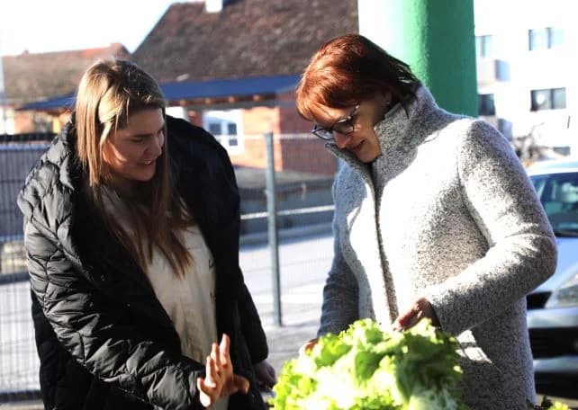 TREĆA GODIŠNJICA GRADSKE TRŽNICE U PLETERNICI: Za prodavače ruže, a rođendanska torta, čaj i kava za posjetitelje