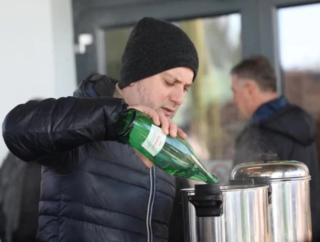 TREĆA GODIŠNJICA GRADSKE TRŽNICE U PLETERNICI: Za prodavače ruže, a rođendanska torta, čaj i kava za posjetitelje