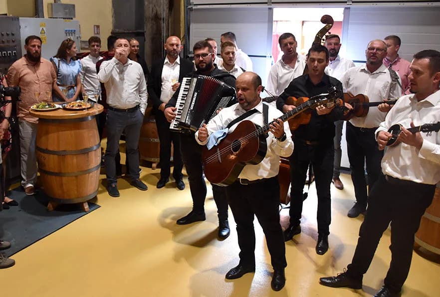 Napunjene festivalske butelje