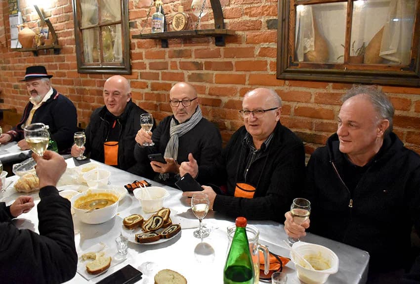 VINCELOVO OBILJEŽILA UDRUGA “VINO-KAP” IZ KAPTOLA: Ugostili prijatelje iz Jajca i Mađarske