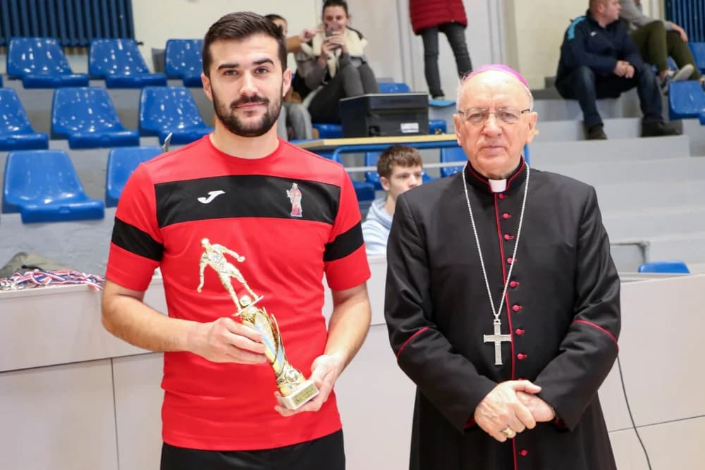 (FOTO)Završnica Katoličke malonogometne lige Požeške biskupije