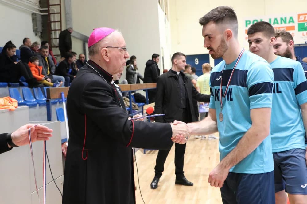 (FOTO)Završnica Katoličke malonogometne lige Požeške biskupije