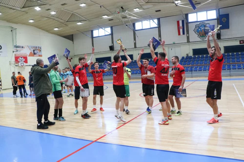 (FOTO)Završnica Katoličke malonogometne lige Požeške biskupije