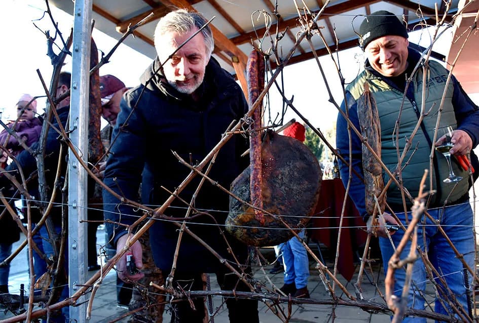 OBRED VINCELOVA OBAVLJEN KOD ŠKORE U MITROVCU: Najavljena nova vinogradarska godina