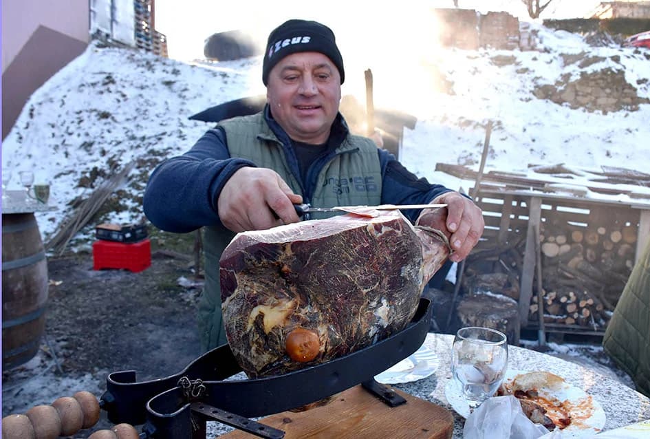 OBRED VINCELOVA OBAVLJEN KOD ŠKORE U MITROVCU: Najavljena nova vinogradarska godina