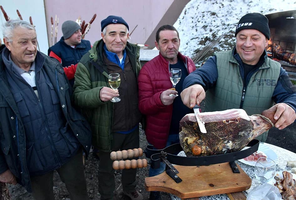OBRED VINCELOVA OBAVLJEN KOD ŠKORE U MITROVCU: Najavljena nova vinogradarska godina