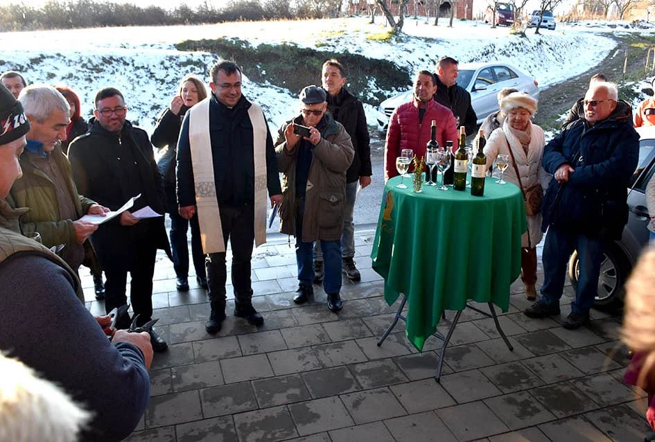 OBRED VINCELOVA OBAVLJEN KOD ŠKORE U MITROVCU: Najavljena nova vinogradarska godina