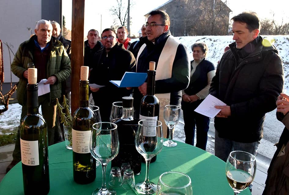 OBRED VINCELOVA OBAVLJEN KOD ŠKORE U MITROVCU: Najavljena nova vinogradarska godina