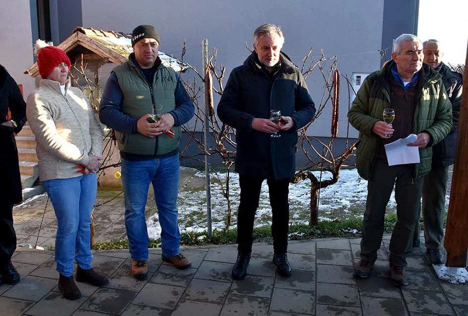 OBRED VINCELOVA OBAVLJEN KOD ŠKORE U MITROVCU: Najavljena nova vinogradarska godina