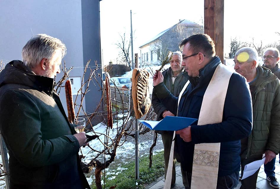 OBRED VINCELOVA OBAVLJEN KOD ŠKORE U MITROVCU: Najavljena nova vinogradarska godina
