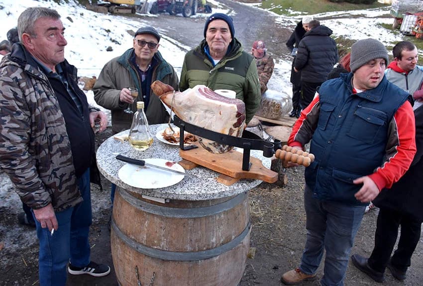 OBRED VINCELOVA OBAVLJEN KOD ŠKORE U MITROVCU: Najavljena nova vinogradarska godina