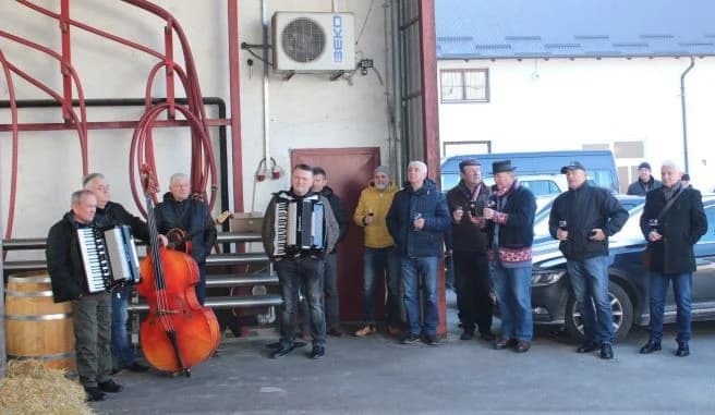 Svečano obilježili Vincelovo u tvrtki Vina Markota uz blagoslov vinove loze, pjesmu i druženje