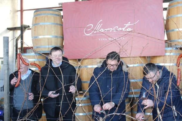 Svečano obilježili Vincelovo u tvrtki Vina Markota uz blagoslov vinove loze, pjesmu i druženje