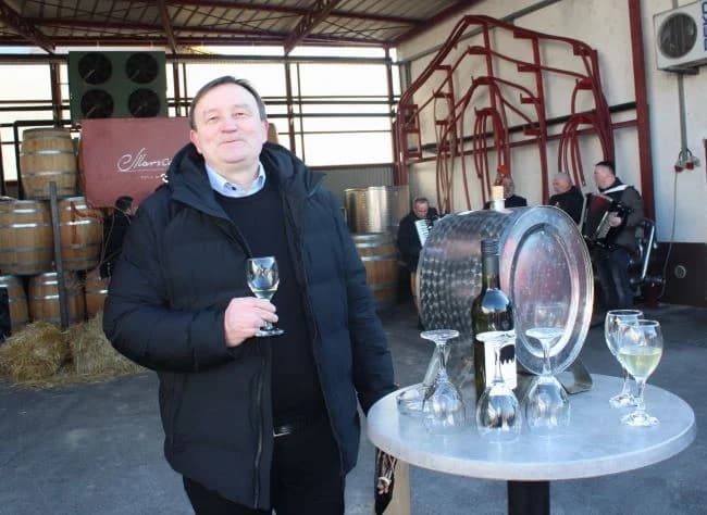 Svečano obilježili Vincelovo u tvrtki Vina Markota uz blagoslov vinove loze, pjesmu i druženje