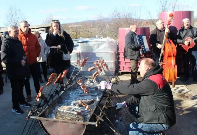 Svečano obilježili Vincelovo u tvrtki Vina Markota uz blagoslov vinove loze, pjesmu i druženje