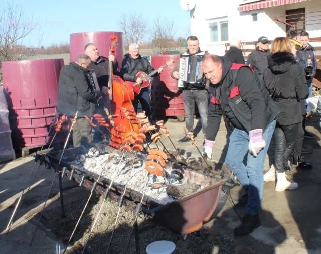 Svečano obilježili Vincelovo u tvrtki Vina Markota uz blagoslov vinove loze, pjesmu i druženje
