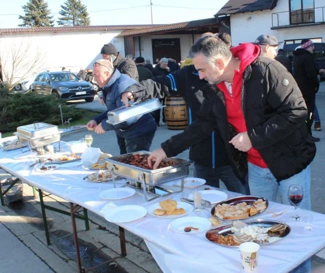 Svečano obilježili Vincelovo u tvrtki Vina Markota uz blagoslov vinove loze, pjesmu i druženje