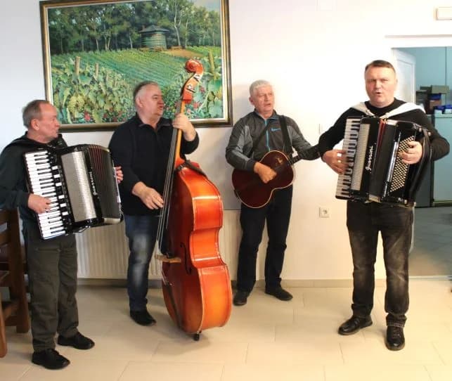 Svečano obilježili Vincelovo u tvrtki Vina Markota uz blagoslov vinove loze, pjesmu i druženje