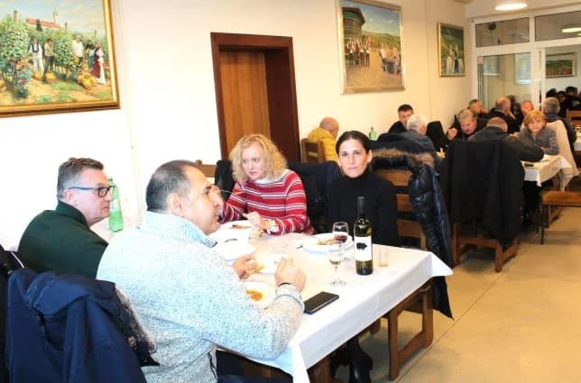 Svečano obilježili Vincelovo u tvrtki Vina Markota uz blagoslov vinove loze, pjesmu i druženje
