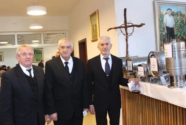 Svečano obilježili Vincelovo u tvrtki Vina Markota uz blagoslov vinove loze, pjesmu i druženje