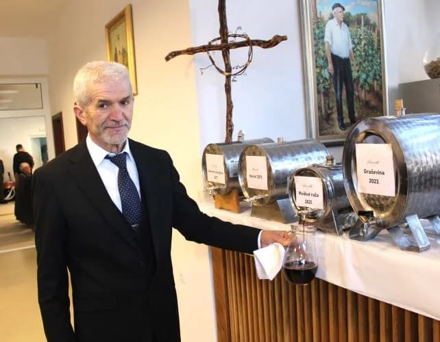 Svečano obilježili Vincelovo u tvrtki Vina Markota uz blagoslov vinove loze, pjesmu i druženje