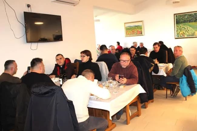 Svečano obilježili Vincelovo u tvrtki Vina Markota uz blagoslov vinove loze, pjesmu i druženje