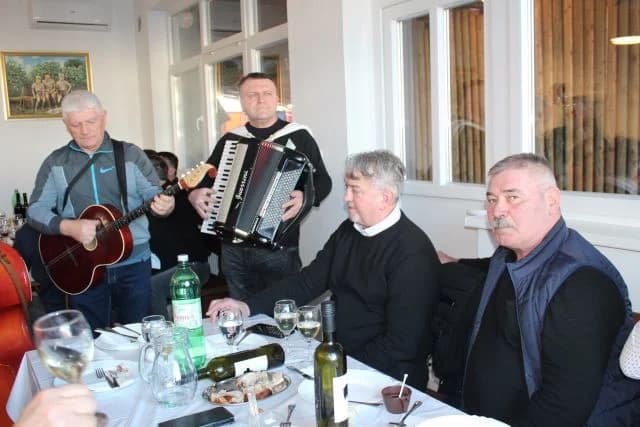 Svečano obilježili Vincelovo u tvrtki Vina Markota uz blagoslov vinove loze, pjesmu i druženje
