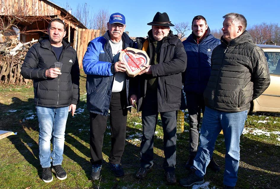 VINCELOVO U VINOGRADU OBITELJI MAJSTOROVIĆ U KUTJEVU: Zazvali bogatu berbu i obilje vina u podrumu