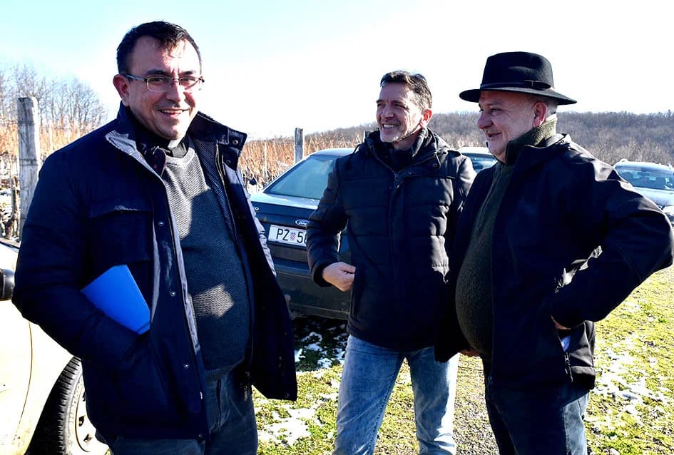 VINCELOVO U VINOGRADU OBITELJI MAJSTOROVIĆ U KUTJEVU: Zazvali bogatu berbu i obilje vina u podrumu