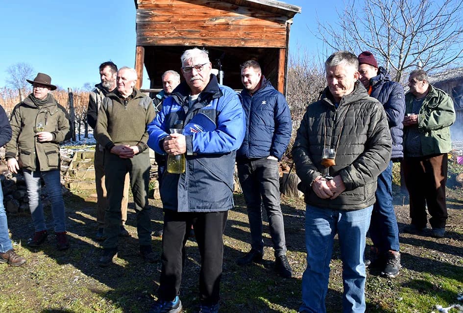 VINCELOVO U VINOGRADU OBITELJI MAJSTOROVIĆ U KUTJEVU: Zazvali bogatu berbu i obilje vina u podrumu