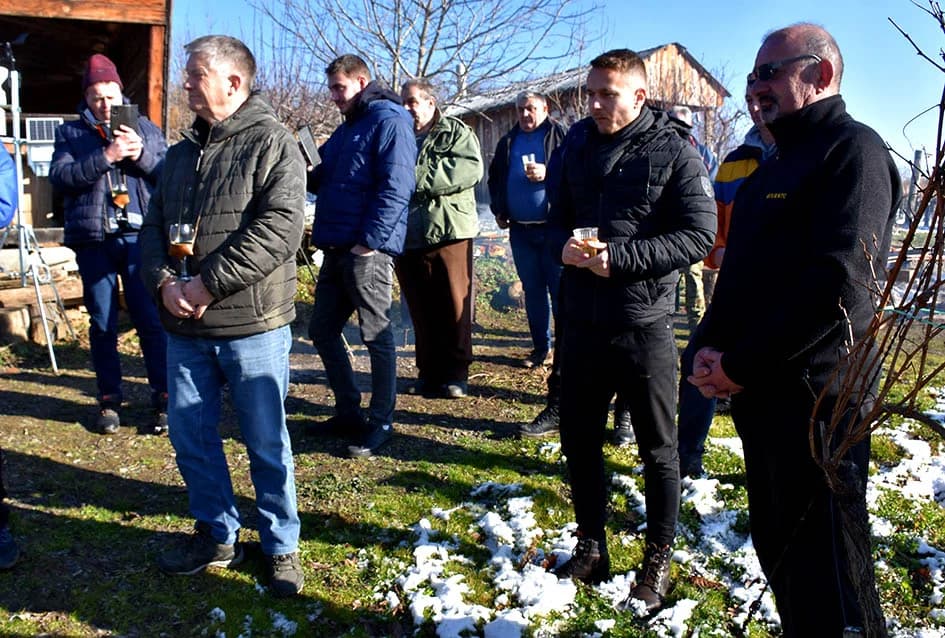 VINCELOVO U VINOGRADU OBITELJI MAJSTOROVIĆ U KUTJEVU: Zazvali bogatu berbu i obilje vina u podrumu
