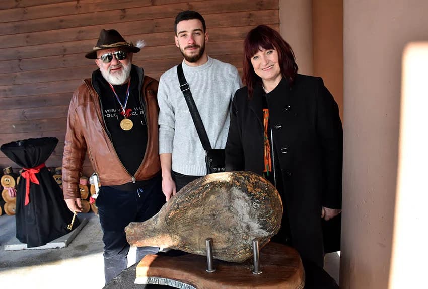 /FOTO/ Pojeden pršut od 12 kilograma i dvije stotine sarmi