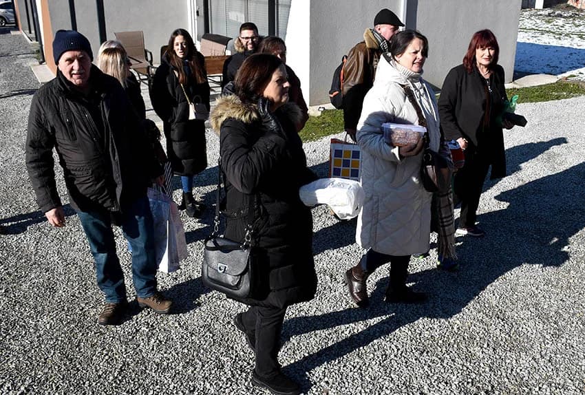 /FOTO/ Pojeden pršut od 12 kilograma i dvije stotine sarmi