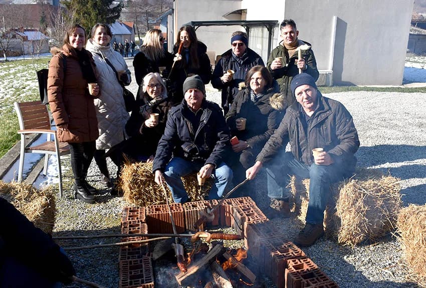 /FOTO/ Pojeden pršut od 12 kilograma i dvije stotine sarmi