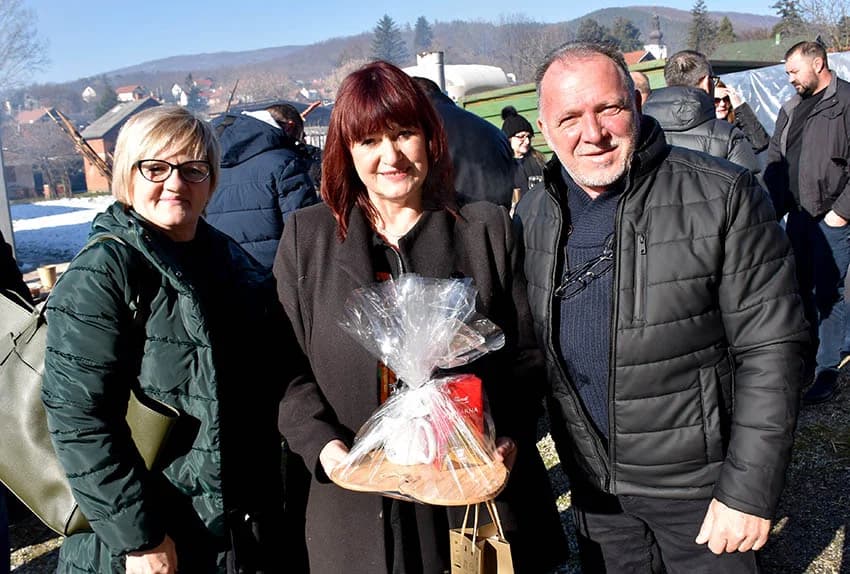 /FOTO/ Pojeden pršut od 12 kilograma i dvije stotine sarmi
