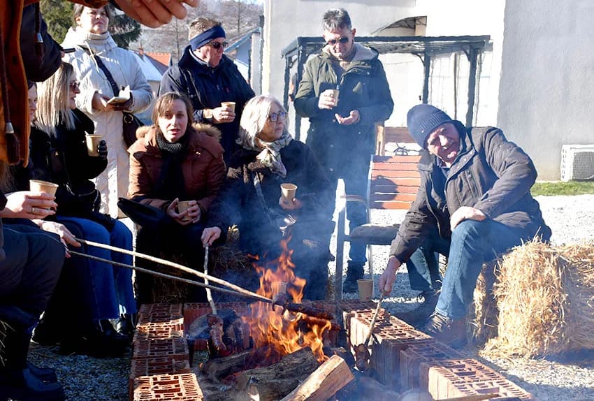 /FOTO/ Pojeden pršut od 12 kilograma i dvije stotine sarmi