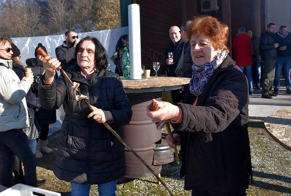 /FOTO/ Pojeden pršut od 12 kilograma i dvije stotine sarmi