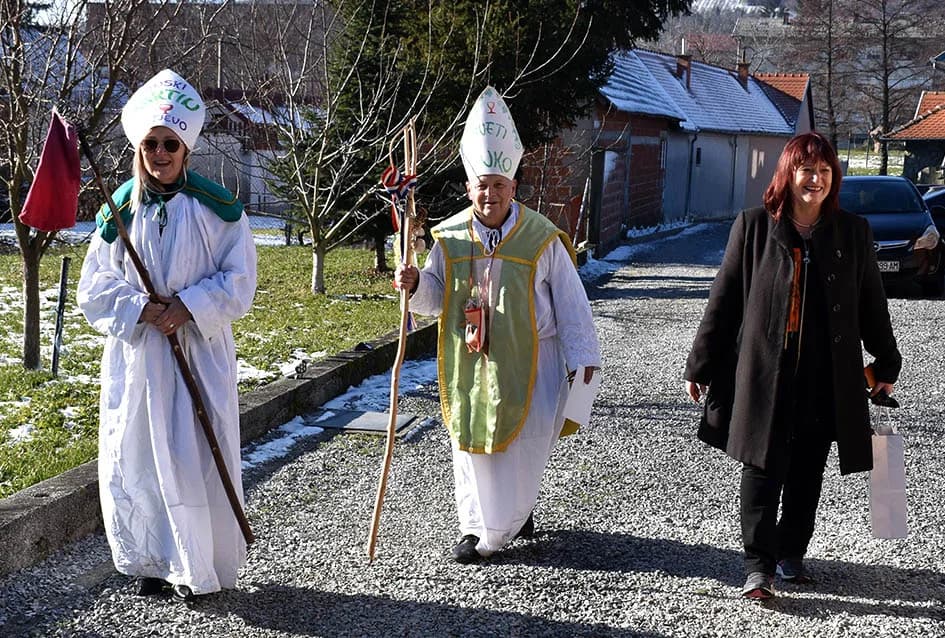 /FOTO/ Pojeden pršut od 12 kilograma i dvije stotine sarmi